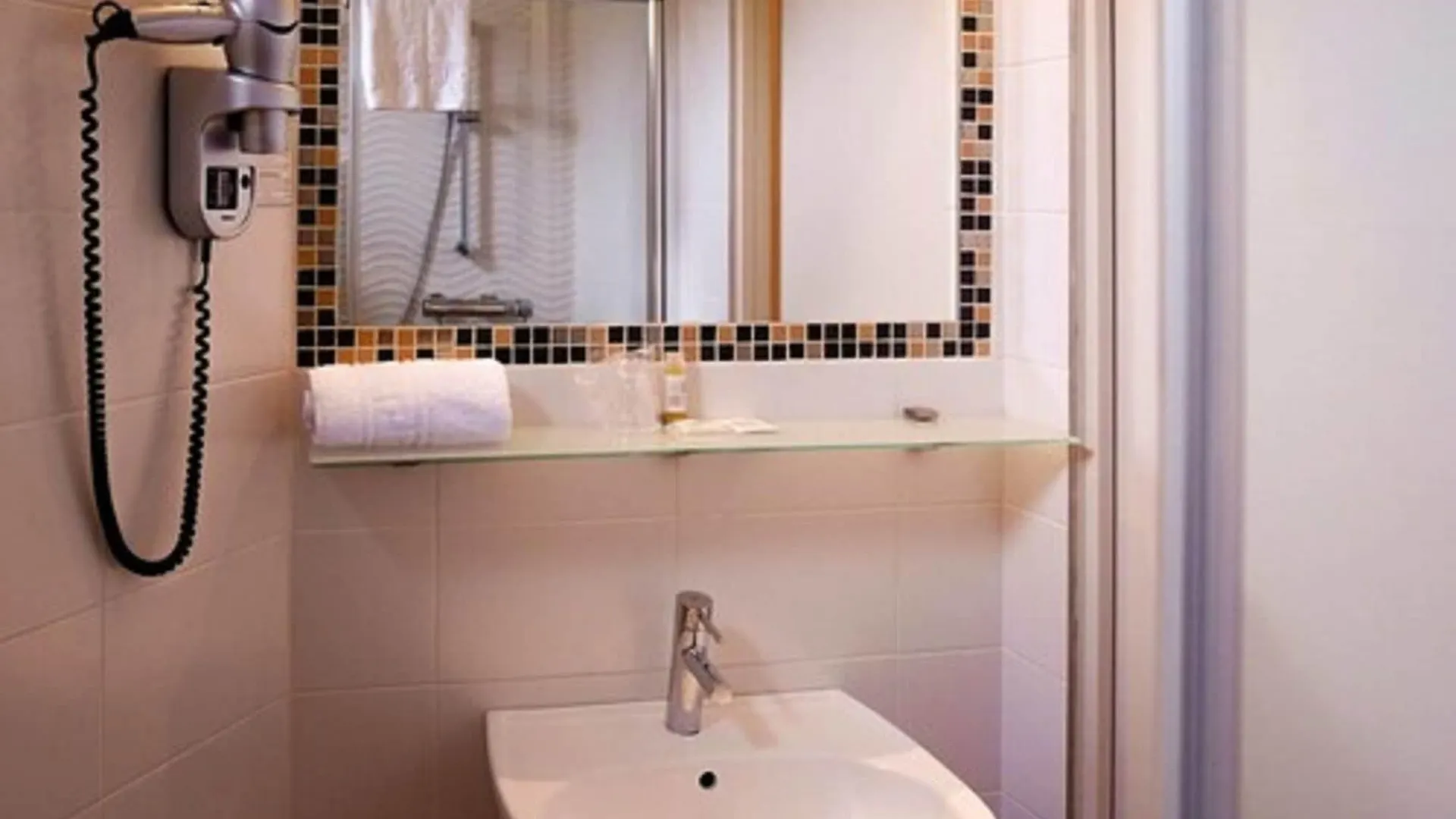 **  Terminus Orleans Paris Hotel France